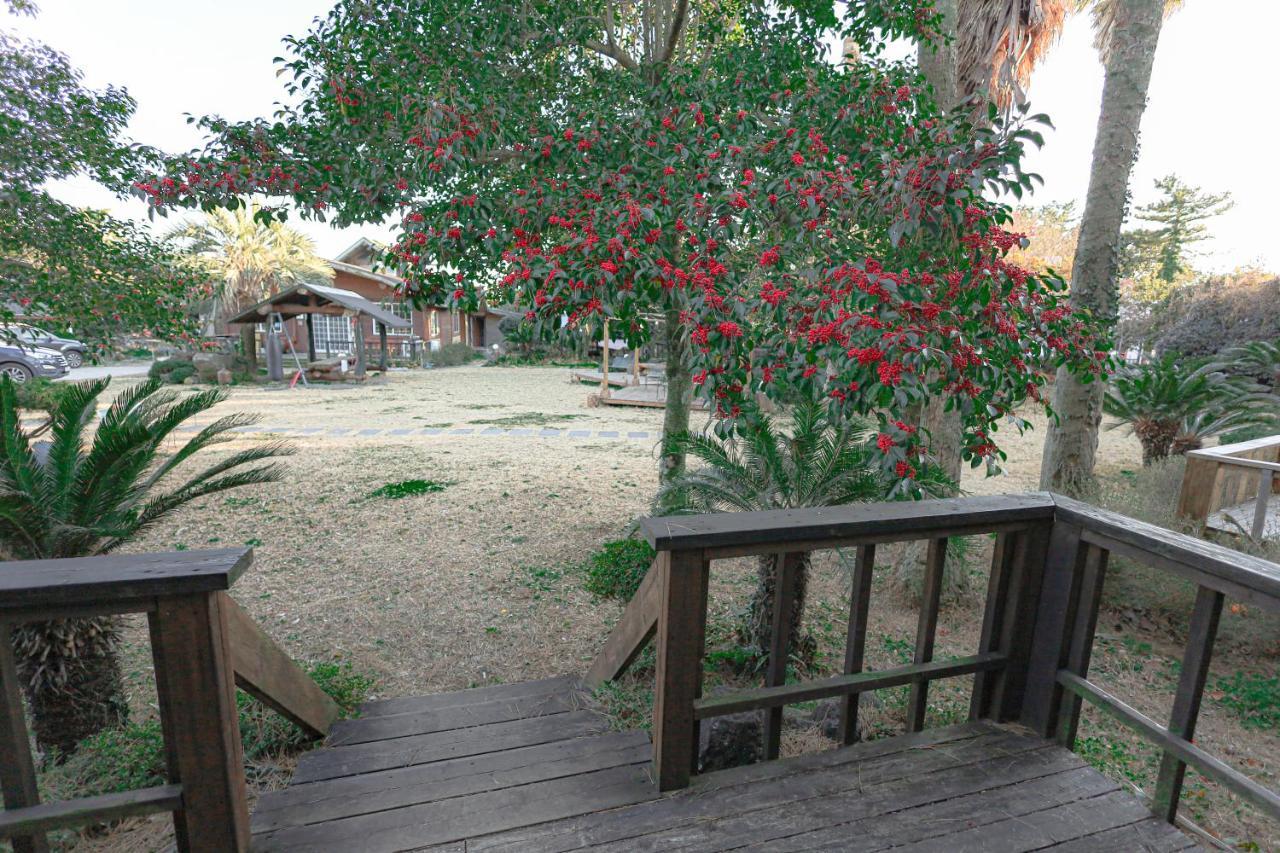 Jeju Log Village Pension Seogwipo Exterior photo