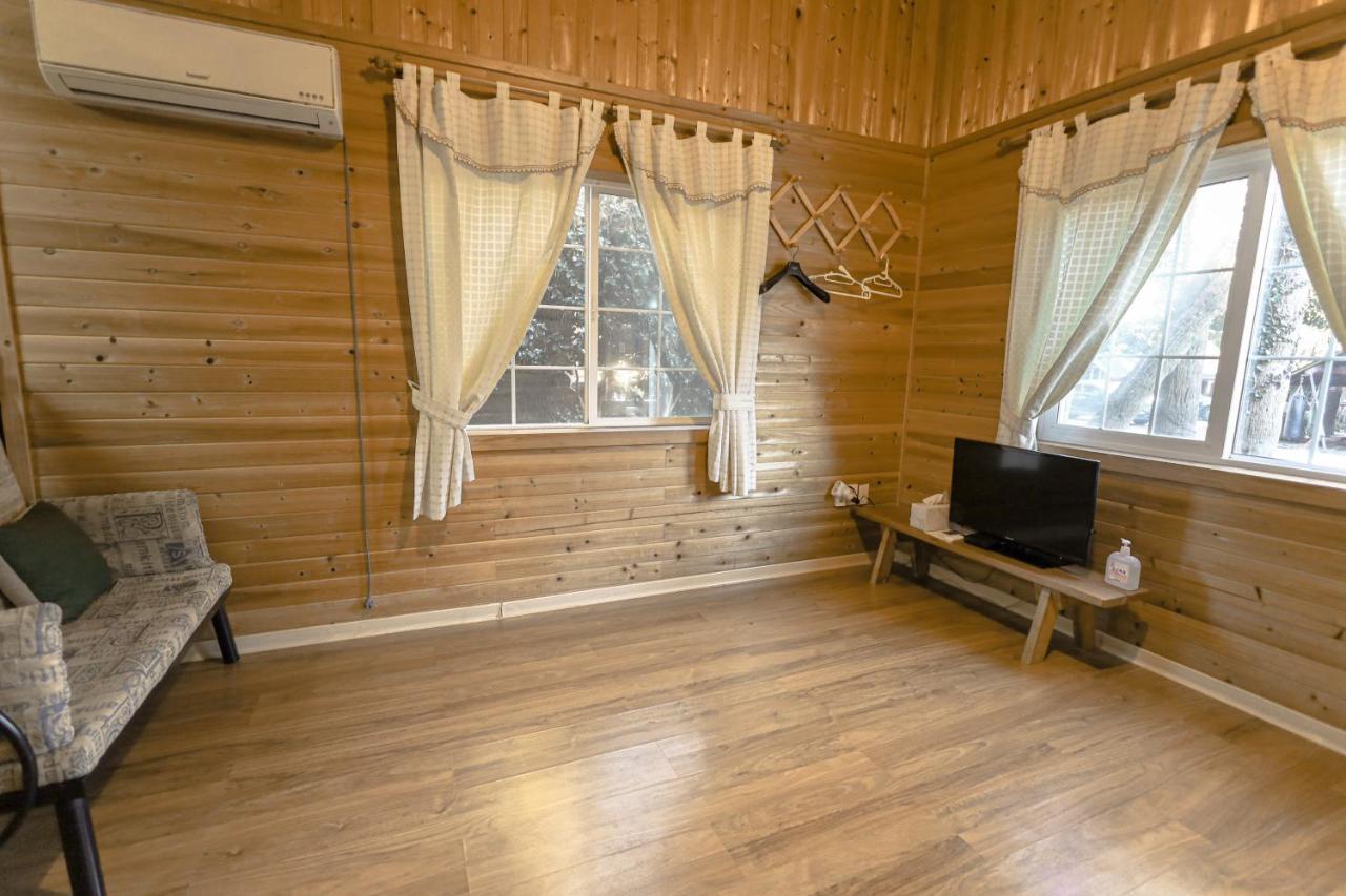 Jeju Log Village Pension Seogwipo Exterior photo