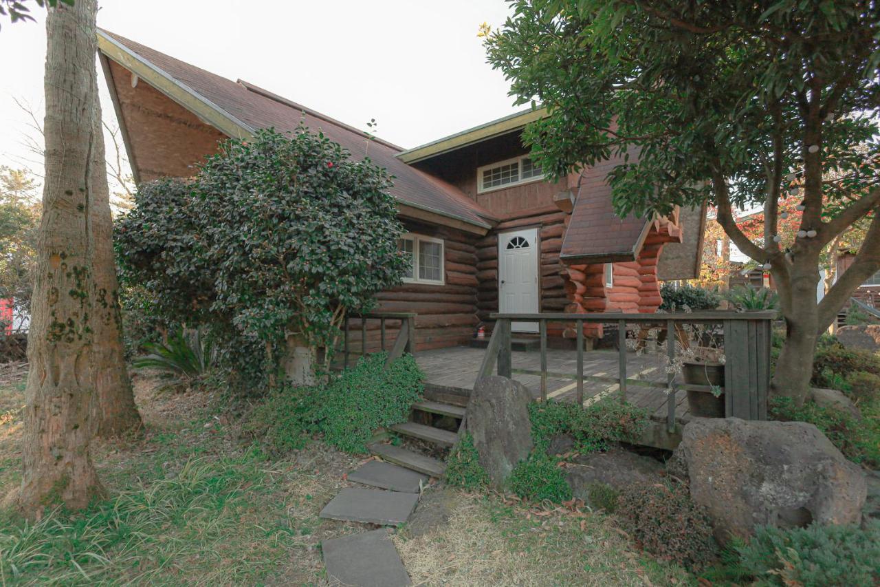 Jeju Log Village Pension Seogwipo Exterior photo